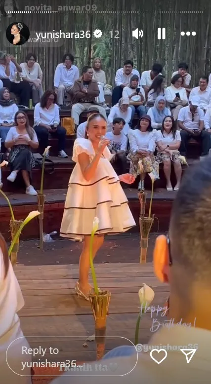 Yuni Shara pakai dress selutut © Instagram