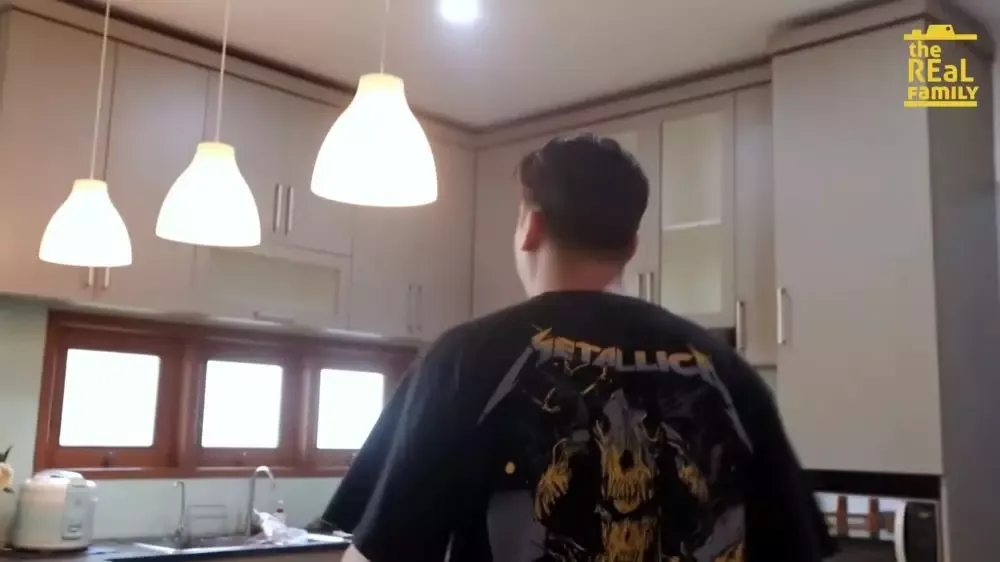 dapur rendy kjaernett ditata rapi  © 2025 YouTube