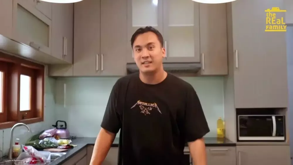 dapur rendy kjaernett ditata rapi  © 2025 YouTube
