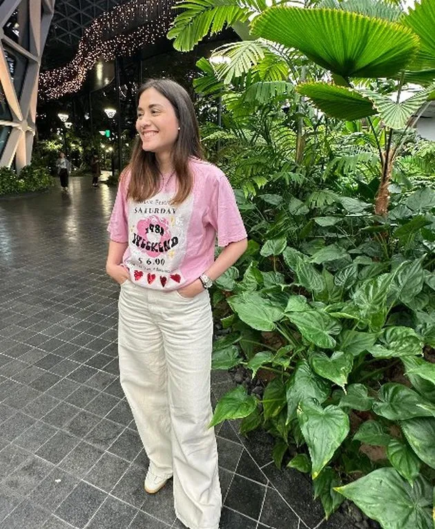 Kisah adik Darius Sinathrya jadi mualaf © berbagai sumber