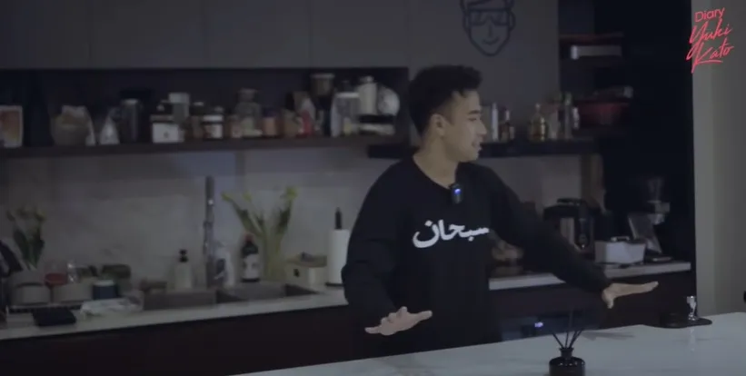 cara Vidi Aldiano menata dapurnya penuh barang © YouTube