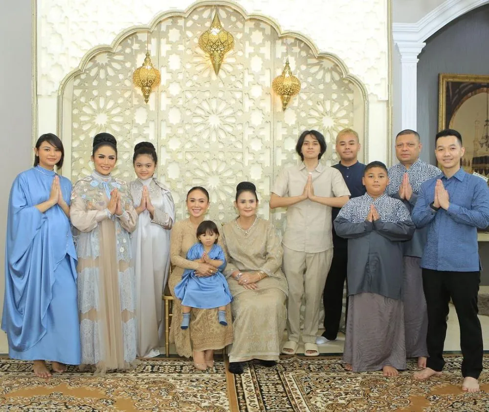 wanita imut berkebaya ini ternyata ibu dua diva © berbagai sumber