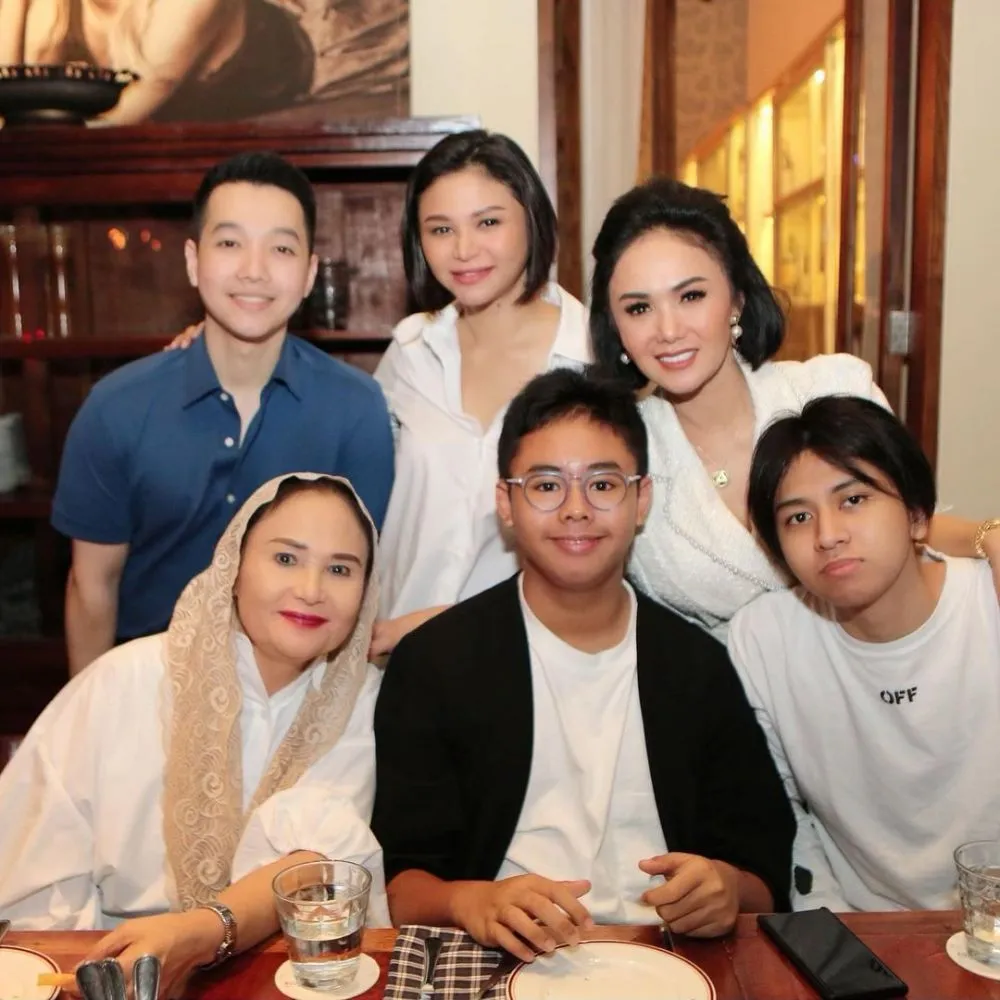 wanita imut berkebaya ini ternyata ibu dua diva © berbagai sumber