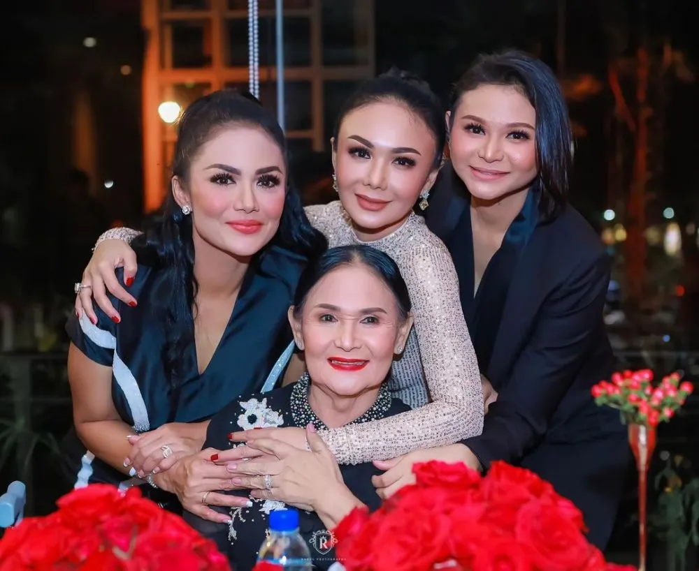 wanita imut berkebaya ini ternyata ibu dua diva © berbagai sumber