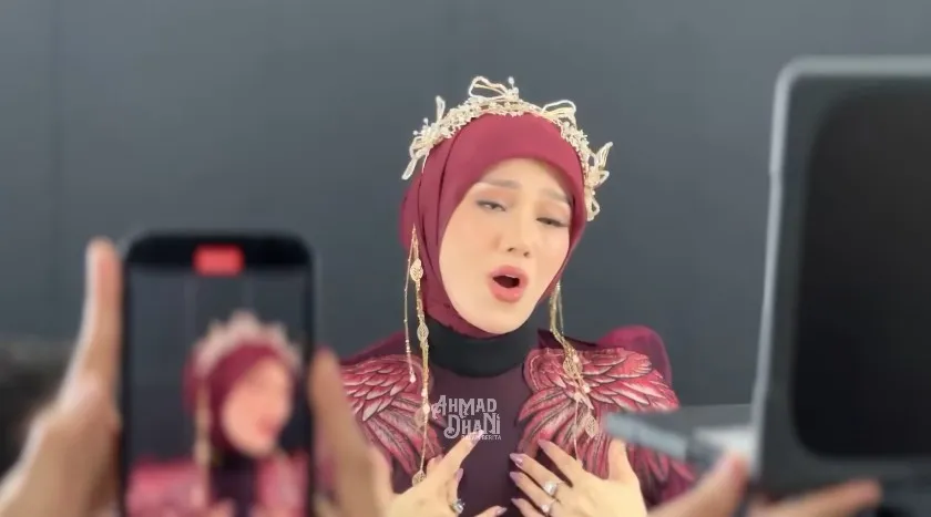 persiapan Mulan Jameela nyanyi di ngunduh mantu © YouTube