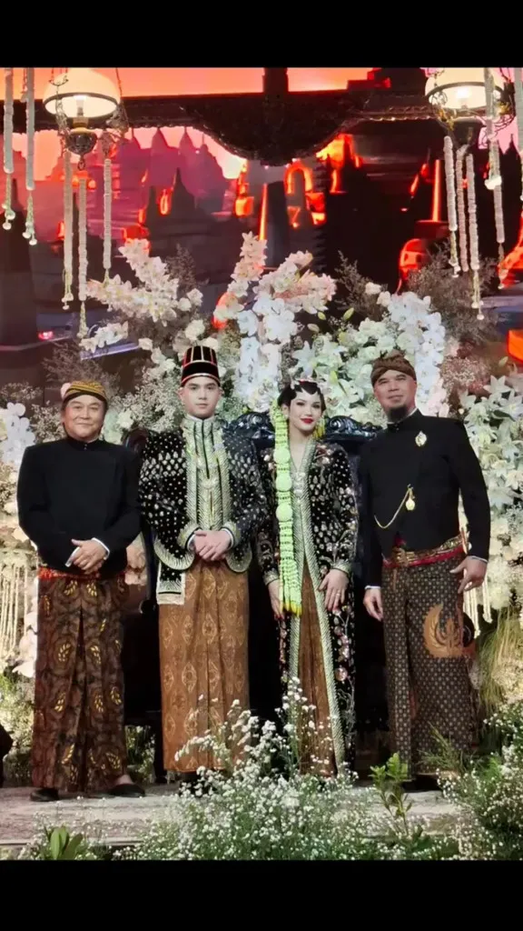 Ngunduh mantu Al Ghazali dan Alyssa Daguise © 2025 brilio.net Ngunduh mantu Al Ghazali dan Alyssa Daguise © 2025 brilio.net