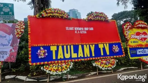 karangan bunga ngunduh mantu al © 2025 Kapanlagi.com