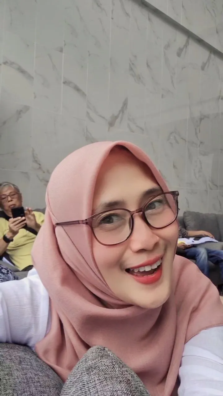 Lulu Kurnia Bu Sari Tukang Ojek Pengkolan © 2025 Instagram Lulu Kurnia Bu Sari Tukang Ojek Pengkolan © 2025 Instagram