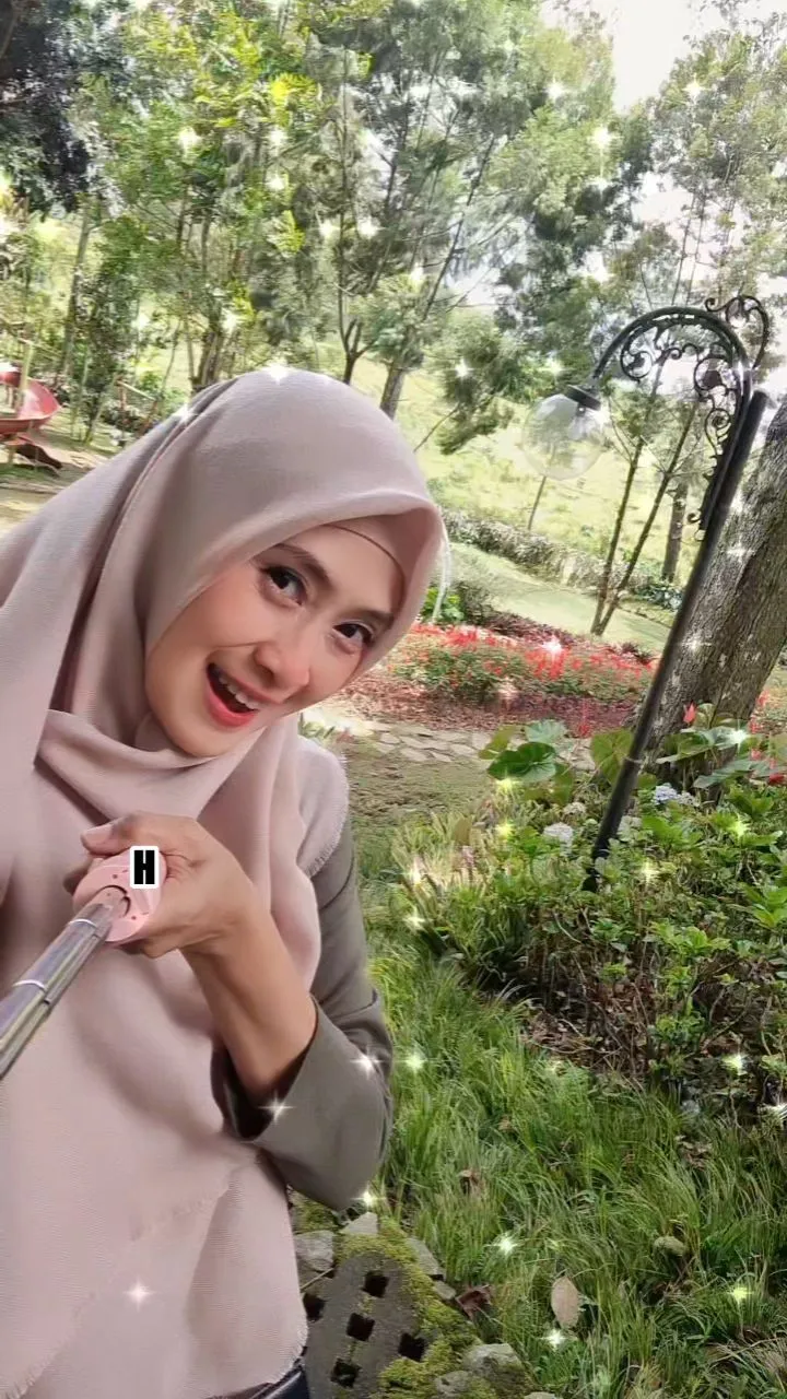 Lulu Kurnia Bu Sari Tukang Ojek Pengkolan © 2025 Instagram Lulu Kurnia Bu Sari Tukang Ojek Pengkolan © 2025 Instagram