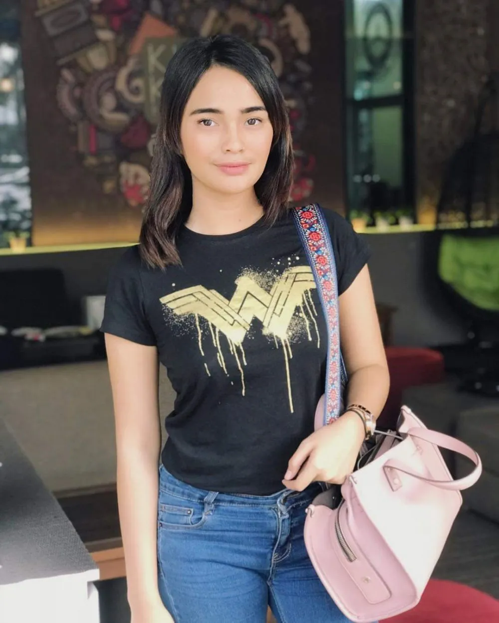 Pemeran Munaroh di TOP kini bikin pangling © berbagai sumber Pemeran Munaroh di TOP kini bikin pangling © berbagai sumber