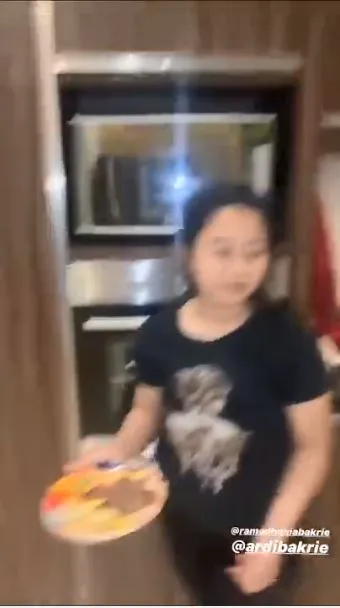 dapur kantor nia ramadhani © 2024 brilio.net dapur kantor nia ramadhani © 2024 brilio.net