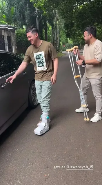 kondisi terbaru Irwansyah pasca patah tulang © Instagram kondisi terbaru Irwansyah pasca patah tulang © Instagram