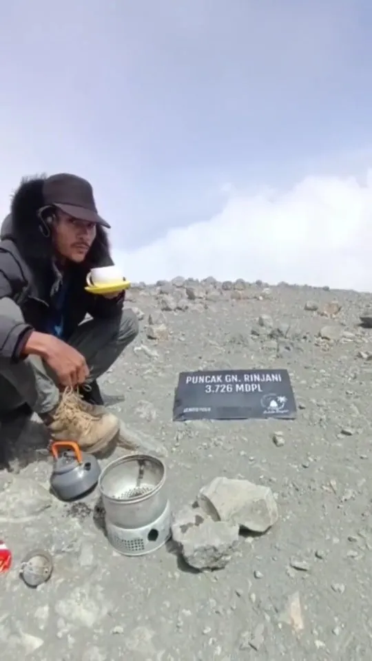 Agam Rinjani pemandu Gunung Rinjani © 2025 Instagram