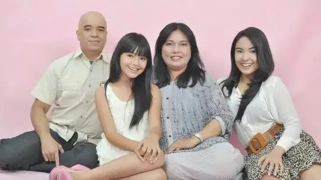 potret pesinetron bareng ibundanya © berbagai sumber potret pesinetron bareng ibundanya © berbagai sumber