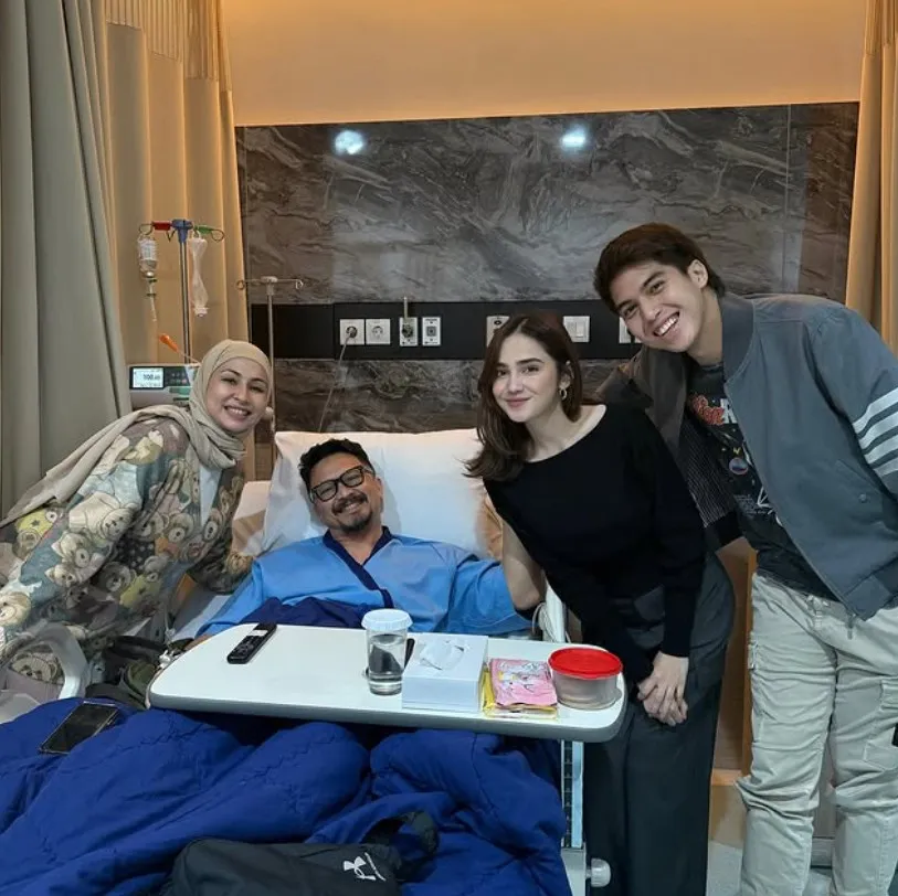 Potret Ferry Maryadi dirawat di rumah sakit © 2025 brilio.net