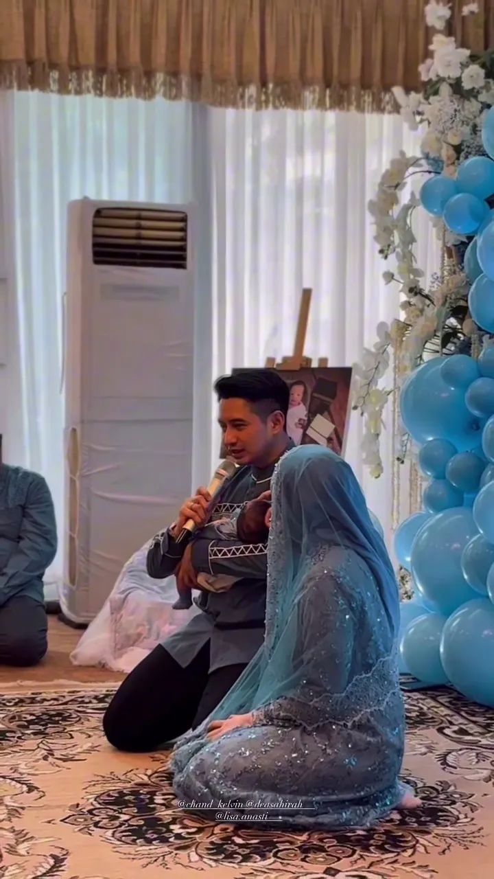 Momen akikah anak pertama Chand Kelvin © 2025 brilio.net Momen akikah anak pertama Chand Kelvin © 2025 brilio.net