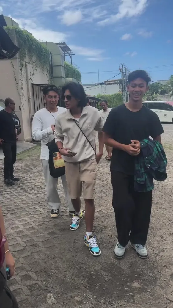 Andre Taulany ajak anak-anak liburan ke Bali © Instagram