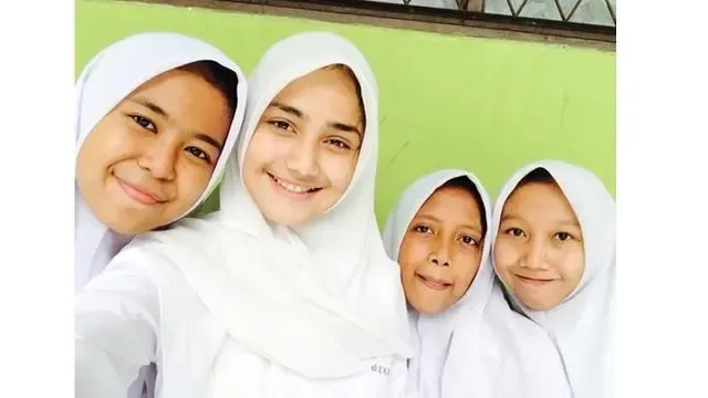 potret lawas seleb saat sekolah berhijab © berbagai sumber potret lawas seleb saat sekolah berhijab © berbagai sumber