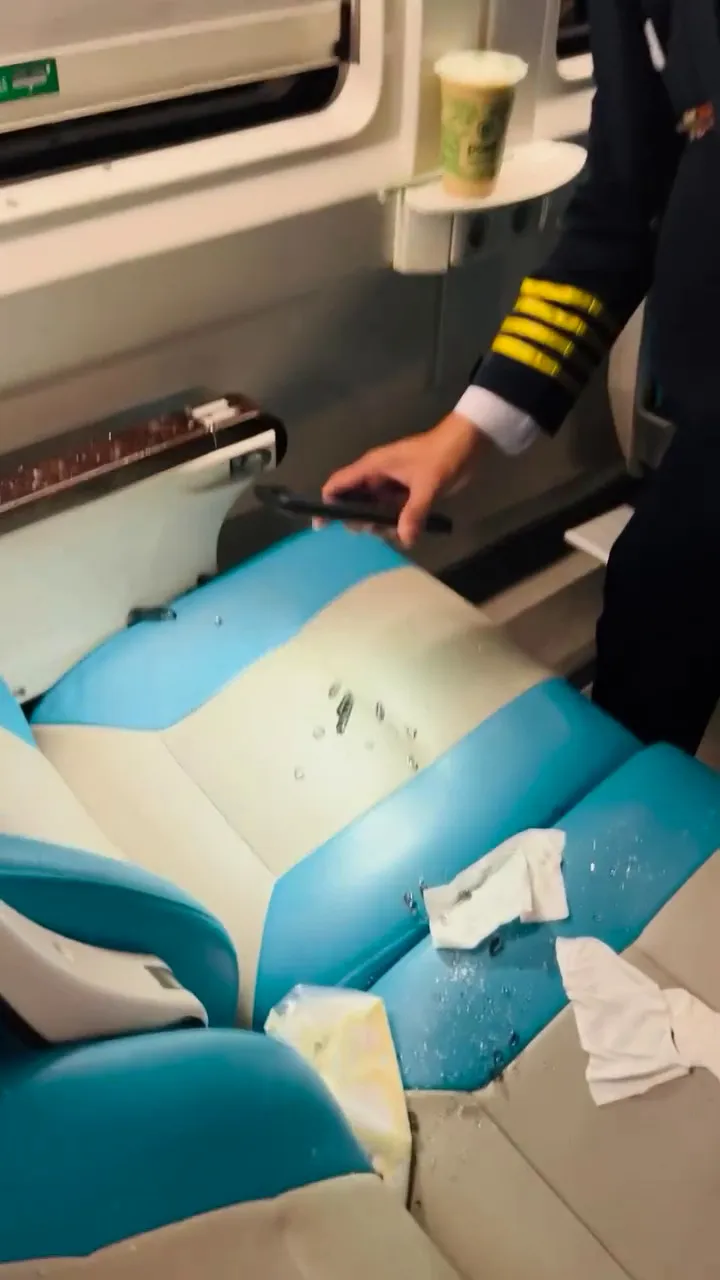 Kronologi dan fakta kereta api Jogja-Surabaya dilempari batu © 2025 Instagram