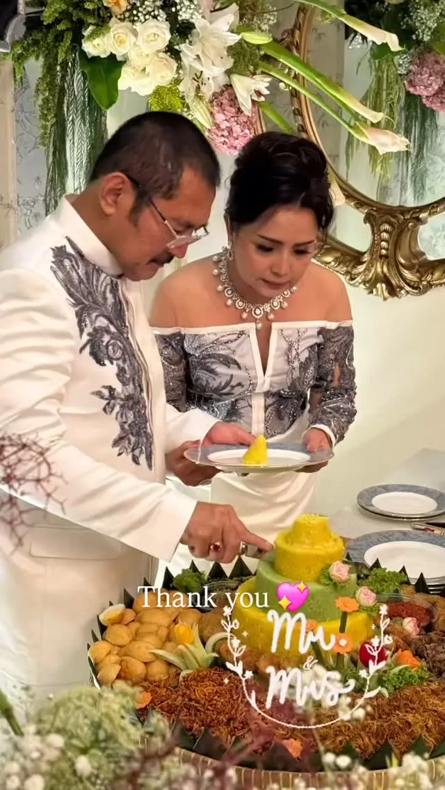 Mayangsari dan Bambang Trihatmodjo anniversary 25 © Instagram
