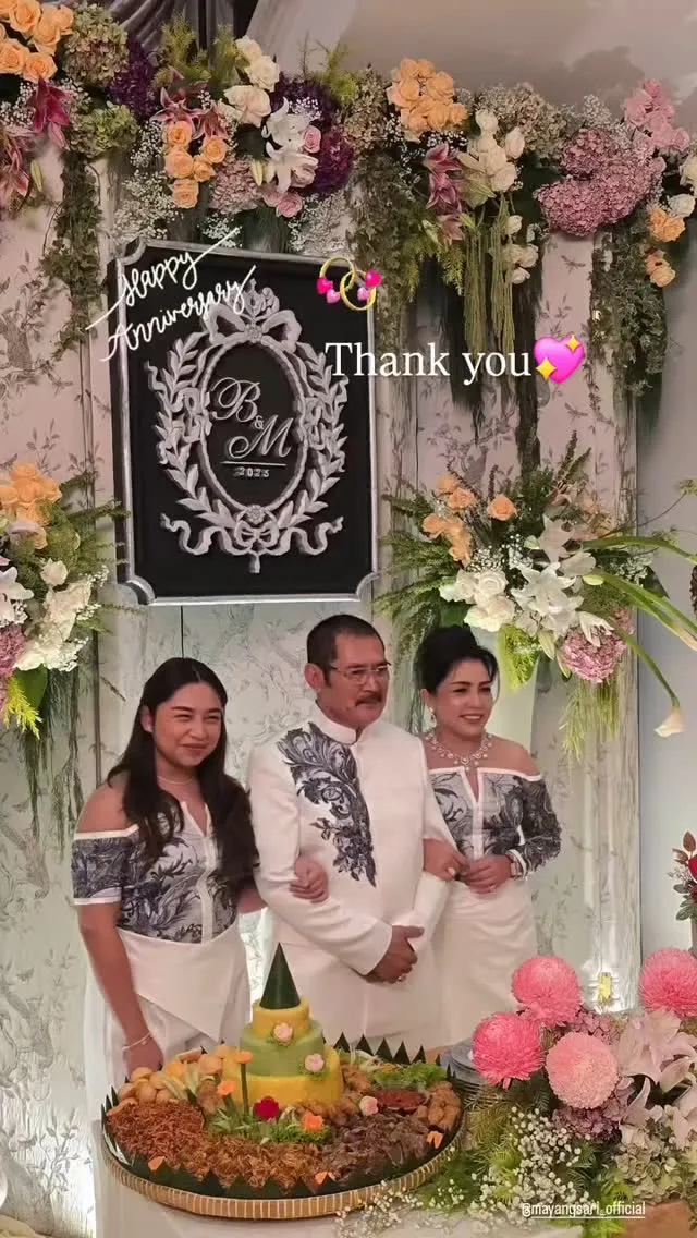 Mayangsari dan Bambang Trihatmodjo anniversary 25 © Instagram