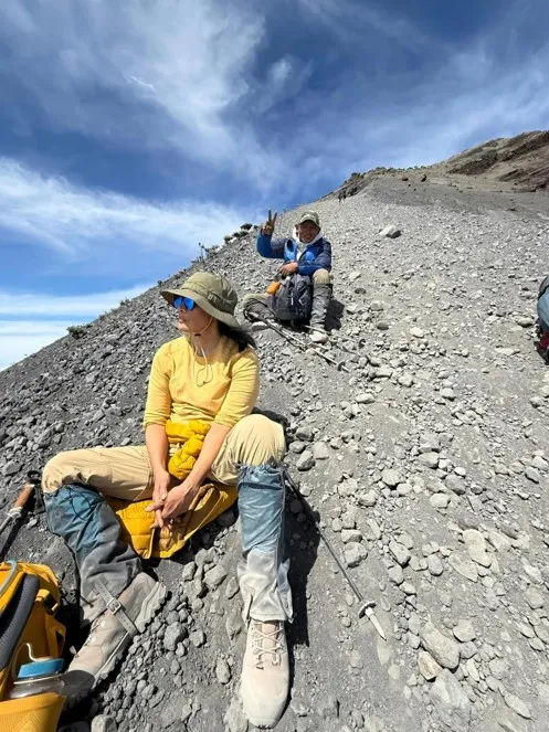 Atiek CB ke puncak gunung Rinjani © Instagram Atiek CB ke puncak gunung Rinjani © Instagram