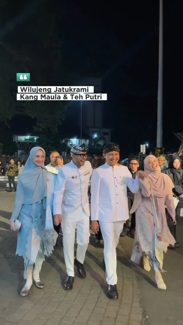 Pesohor hadir di acara resepsi nikahan anak Dedi Mulyadi © 2025 brilio.net Pesohor hadir di acara resepsi nikahan anak Dedi Mulyadi © 2025 brilio.net