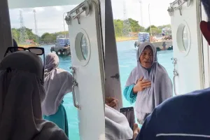 Viral ibu penjual makanan terbawa kapal ke pelabuhan Kalianget pas dagang, nahkoda gercep putar balik