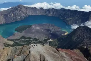 Imbas dua turis jatuh, jalur pendakian Pelawangan Sembalun Gunung Rinjani ditutup sementara