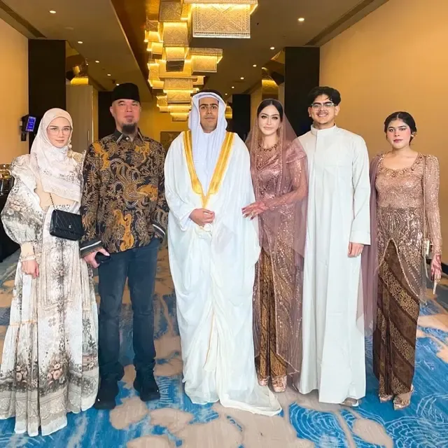 Pernah adu akting sama Baim Wong, begini 11 potret lawas Mulan saat main sinetron © 2025 brilio.net Pernah adu akting sama Baim Wong, begini 11 potret lawas Mulan saat main sinetron © 2025 brilio.net