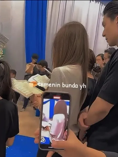 Persemayaman ayah Sarwendah © 2025 brilio.net