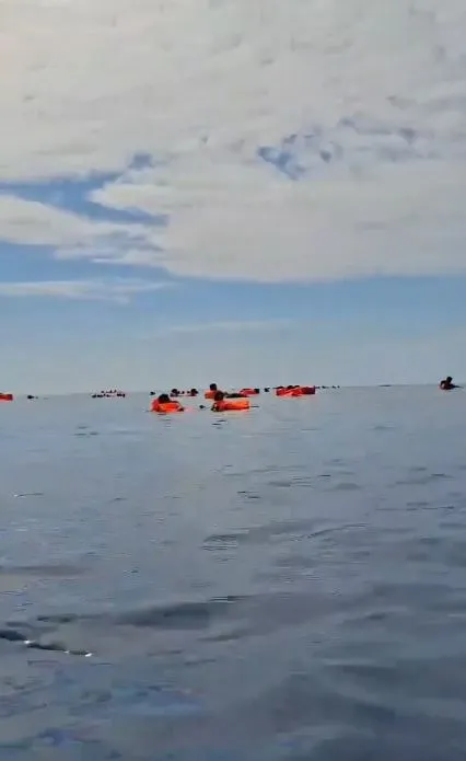 kapal km barcelona kebakaran © 2025 berbagai sumber