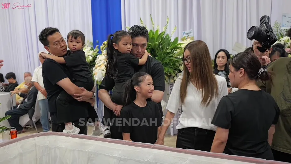 Giorgio Antonio setia dampingi Sarwendah © berbagai sumber Giorgio Antonio setia dampingi Sarwendah © berbagai sumber