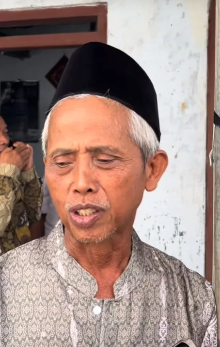 Wali murid tuntut guru madin © TikTok Wali murid tuntut guru madin © TikTok