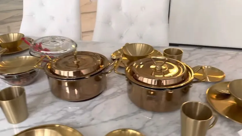 dapur Angel Lelga kulkasnya canggih © YouTube