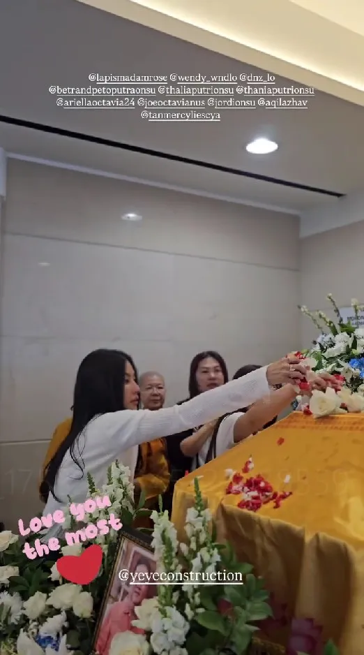 ketegaran Sarwendah ikut prosesi kremasi © berbagai sumber