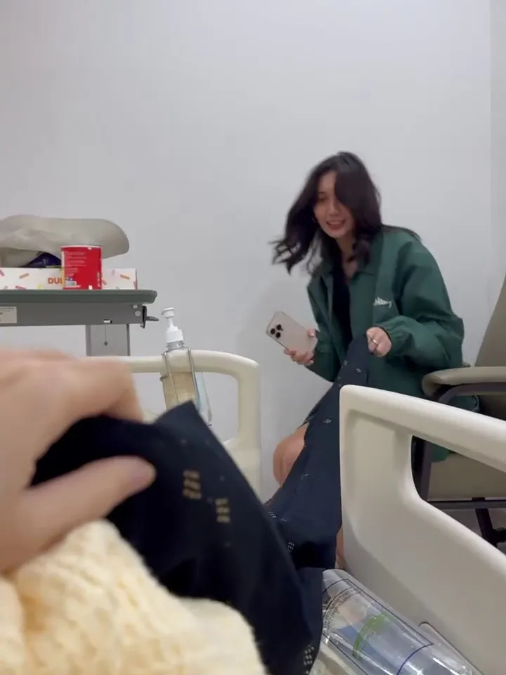 Sheila Dara temani Vidi Aldiano berobat di Penang © 2025 Instagram