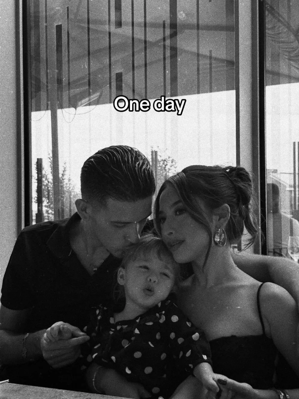 Jennifer Coppen ikut tren day one © TikTok