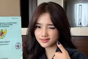 Bangganya Fuji pamer sertifikat tanah di Bali, usia 22 tahun bisa punya vila impian