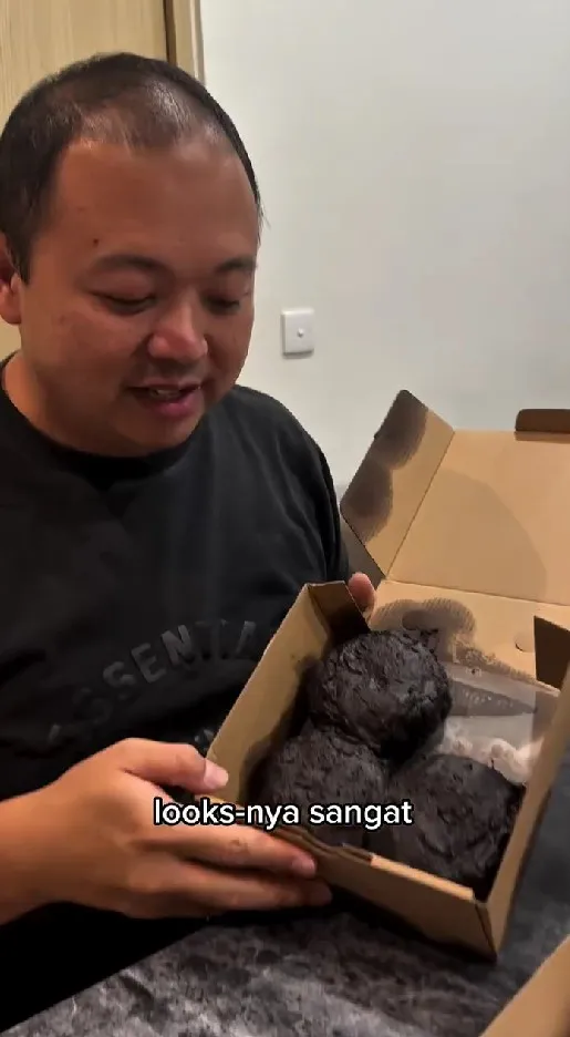 Codeblu beri review donat Pinkan Mambo © Instagram Codeblu beri review donat Pinkan Mambo © Instagram