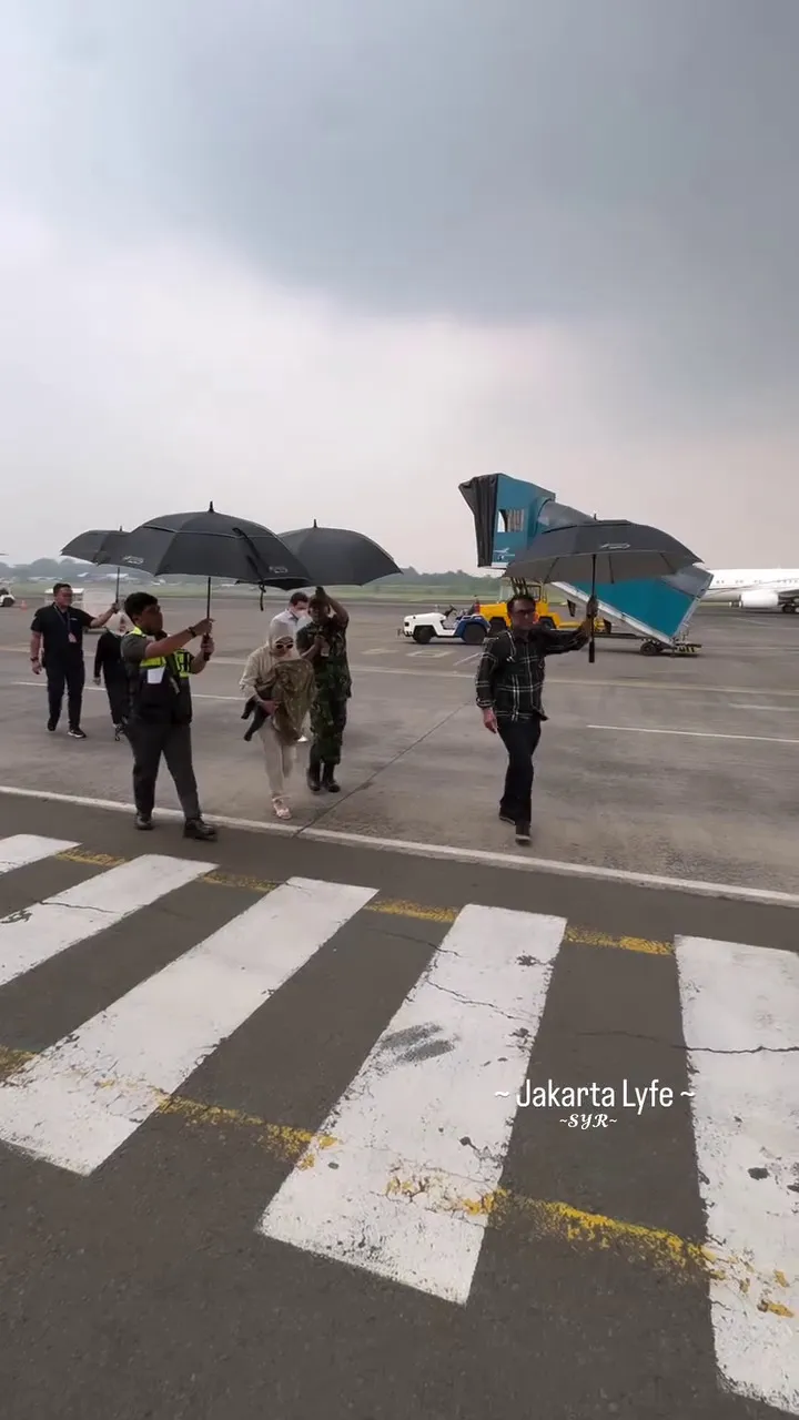 Syahrini dan Raino Barack pulang ke Indonesia © 2025 Instagram