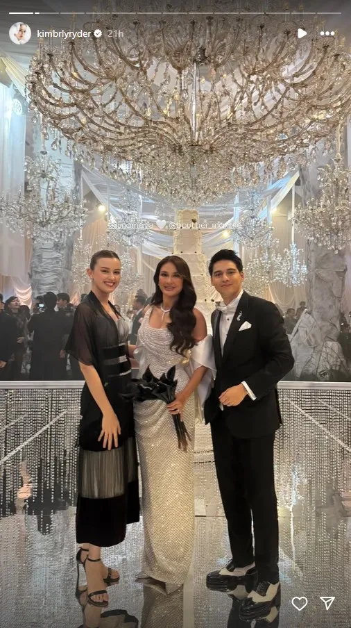 Kimberly Ryder pakai dress vintage punya mama © 2025 Instagram Kimberly Ryder pakai dress vintage punya mama © 2025 Instagram