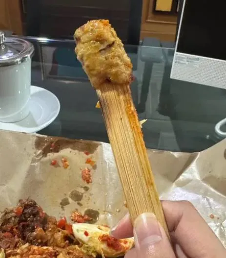 momen apes beli sate © 2025 berbagai sumber