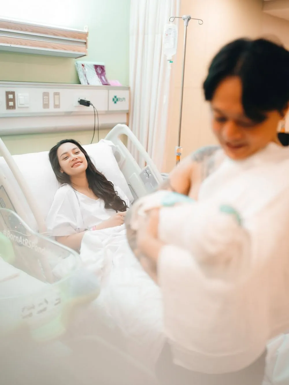 Momen Erika Carlina melahirkan anak pertama © 2025 brilio.net