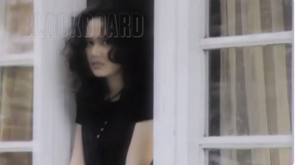 potret mulan jameela jadi model video klip lawas © YouTube