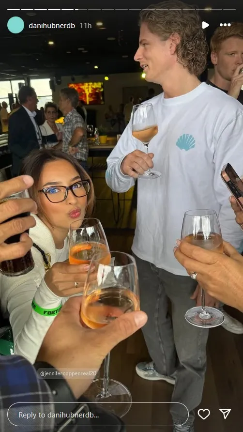 Jennifer Coppen dan Brigitte nonton Justin Hubner © 2025 brilio.net Jennifer Coppen dan Brigitte nonton Justin Hubner © 2025 brilio.net