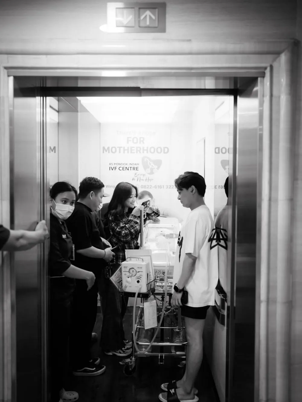 Fuji dan Rachel Vennya kunjungi Erika usai lahiran © 2025 brilio.net Fuji dan Rachel Vennya kunjungi Erika usai lahiran © 2025 brilio.net