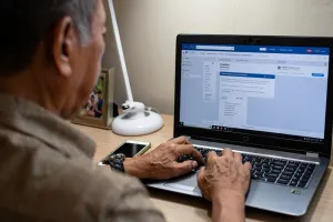 100 Kata-kata cinta konyol ala bapak-bapak Facebook, absurd tapi manjur