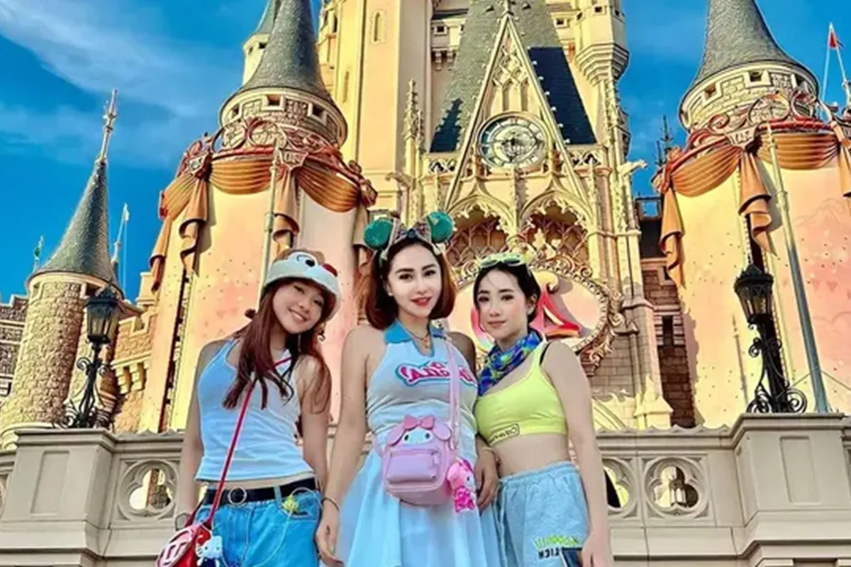 Menawan di usia 23 tahun, 6 foto cantik Cinta Richita putri Femmy Permatasari penuh aura old money