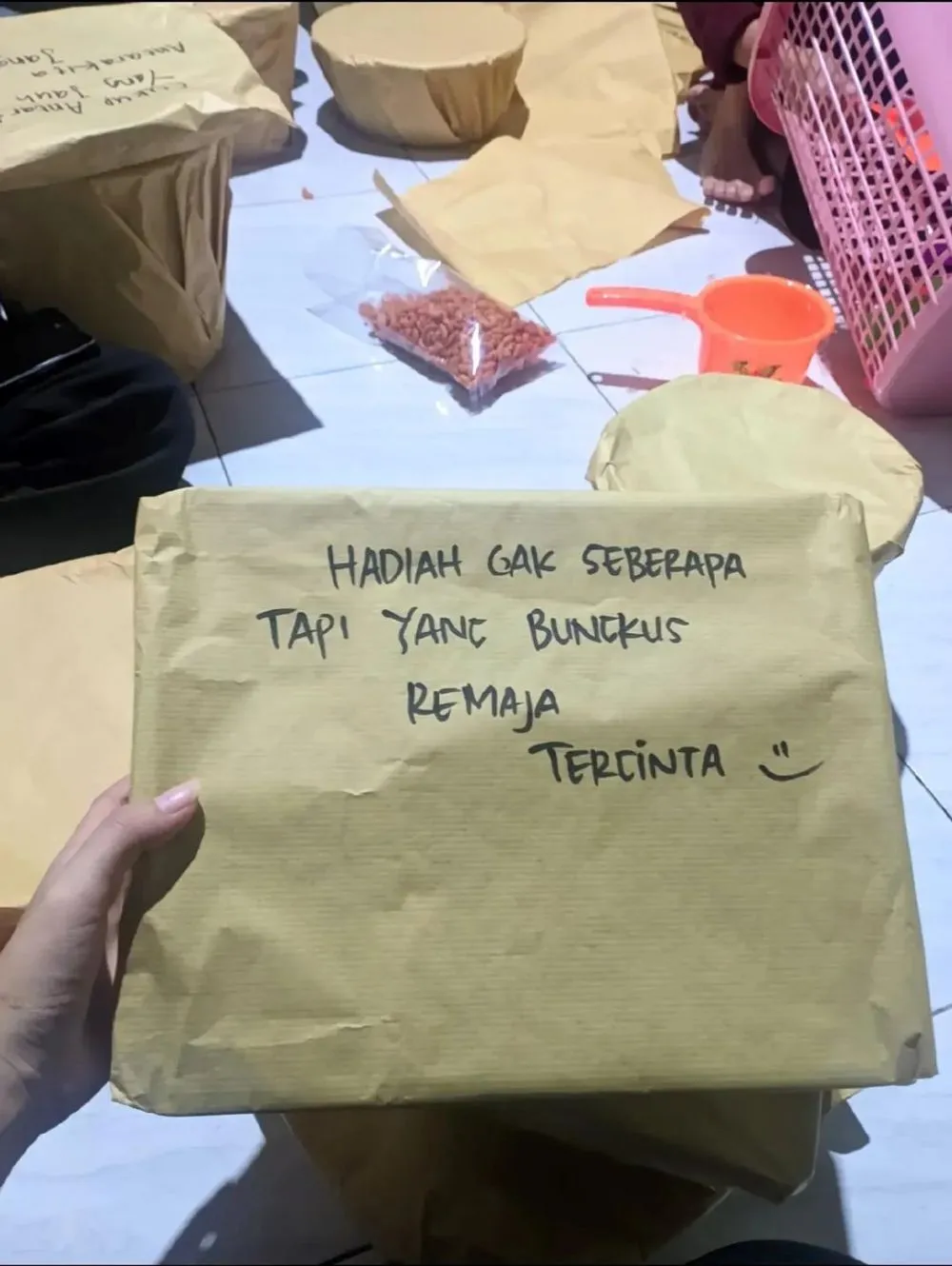 tulisan lucu di bingkisan 17an © 2025 TikTok tulisan lucu di bingkisan 17an © 2025 TikTok